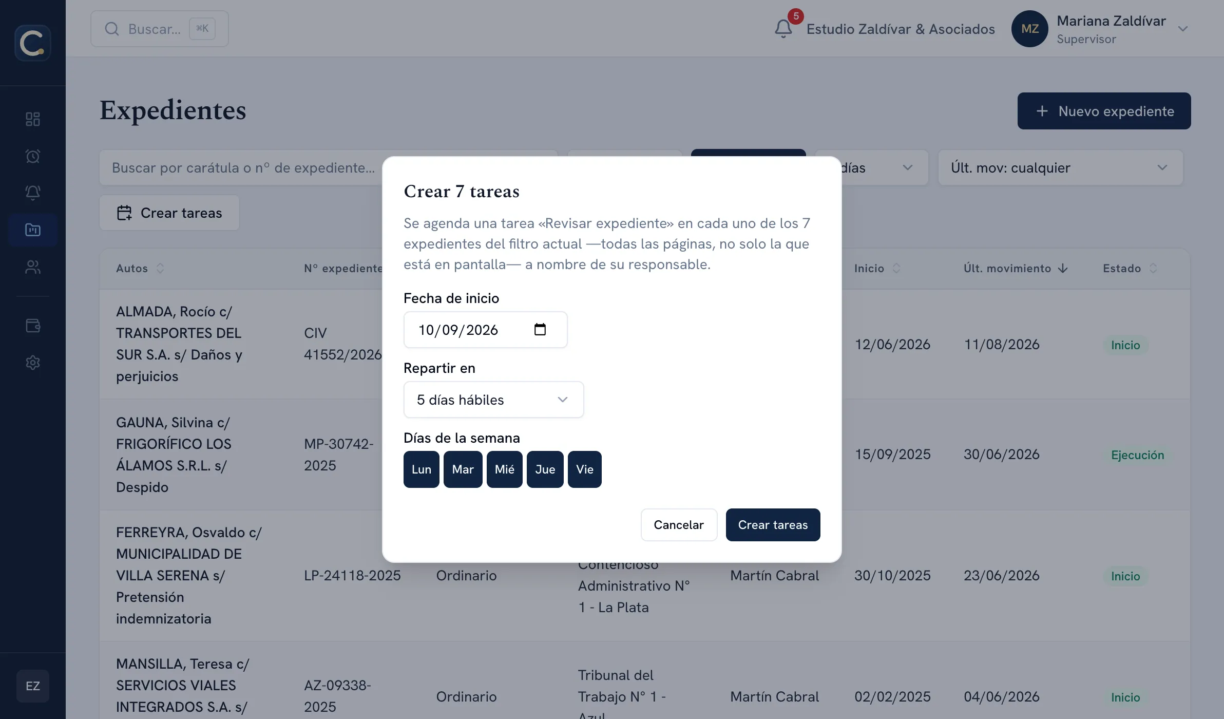 Listado de expedientes de Causa App con el filtro «Sin tarea» activo: el botón «Crear tareas» con su selector de días hábiles, y los expedientes que no tienen nada agendado.