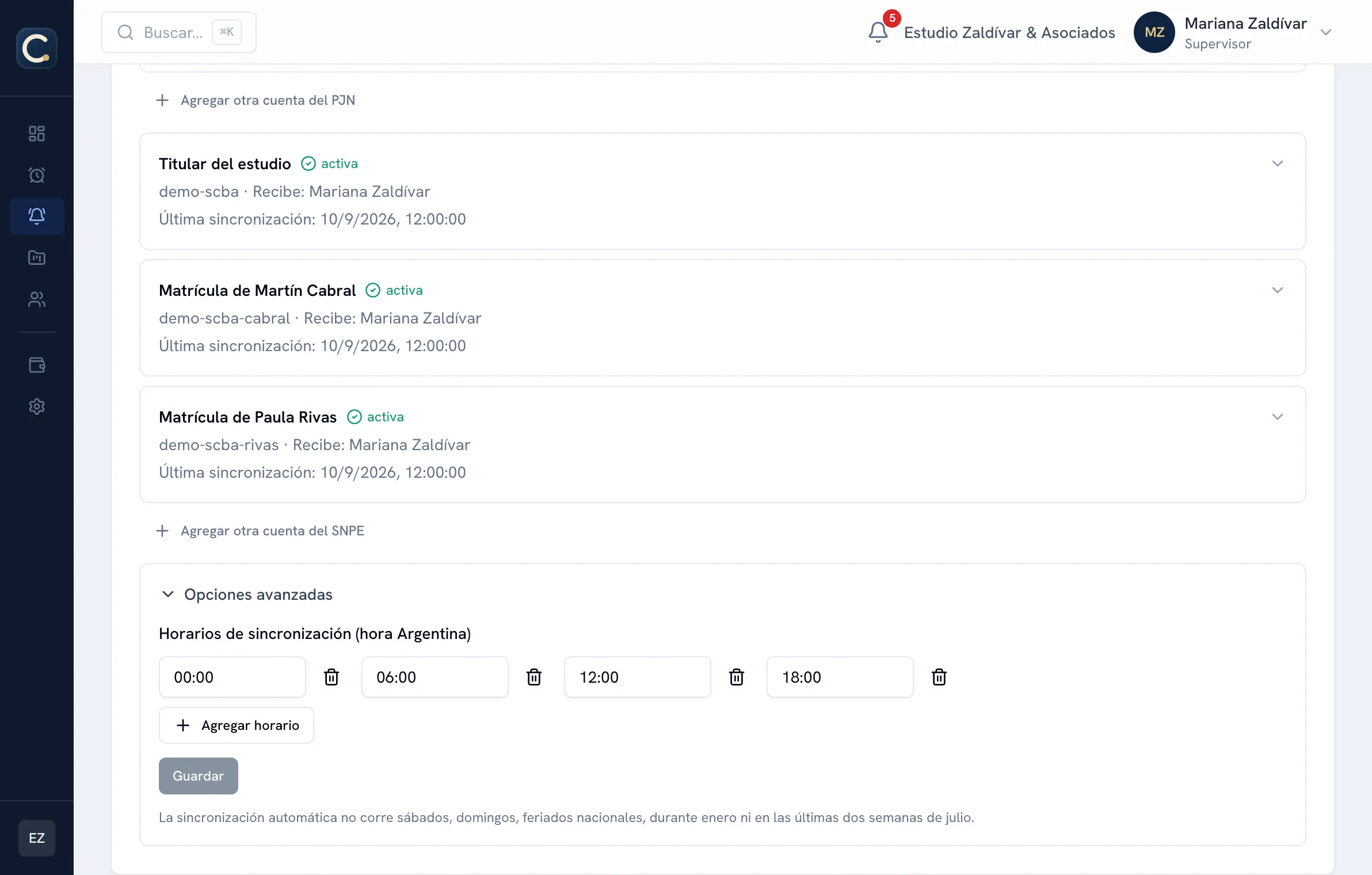 Configuración de cuentas de Causa App: las cuentas del PJN y del SNPE del estudio, activas y con su última sincronización, y las opciones avanzadas con los horarios de sincronización en hora Argentina.